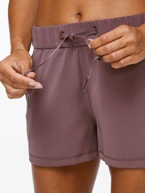 Lululemon On The Fly Short *Woven *2.5" Cherry Cola 8